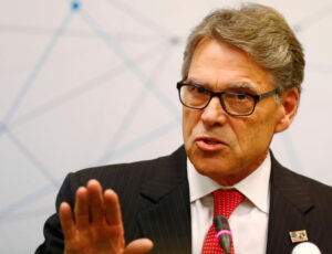 Read more about the article Secretário de Energia dos EUA Rick Perry nega que tenha plano de deixar o cargo