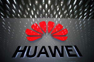 Read more about the article EUA consideram mudar regulação para restringir ainda mais fornecimento para Huawei, dizem fontes