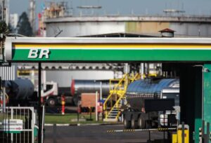 Read more about the article Petrobras reduz preço da gasolina em 5% a partir de sábado; diesel cai 3%