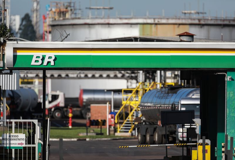 You are currently viewing Petrobras reduz preço da gasolina em 5% a partir de sábado; diesel cai 3%