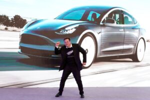 Read more about the article Elon Musk diz já entrou em contato com Apple sobre venda da Tesla